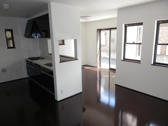 Living. Local (June 2013) Shooting