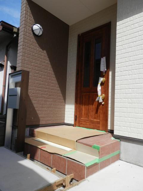 Entrance. Local (June 2013) Shooting