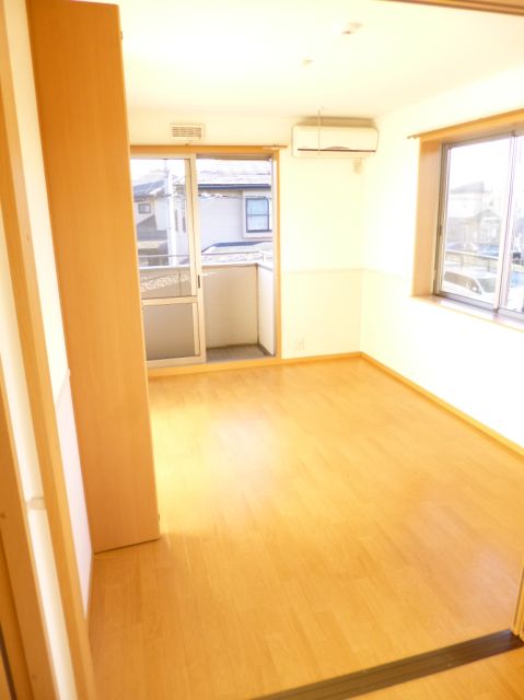 Living and room. The living room is also a window is often the room ☆