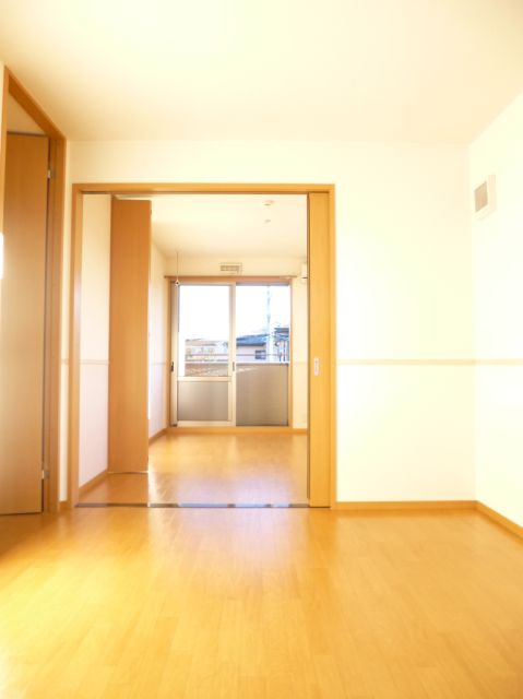 Living and room. Sunny ☆ Bright room ☆