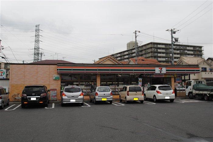 Convenience store. 1420m to Seven-Eleven