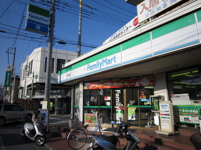 Convenience store. Family Mart (convenience store) up to 100m
