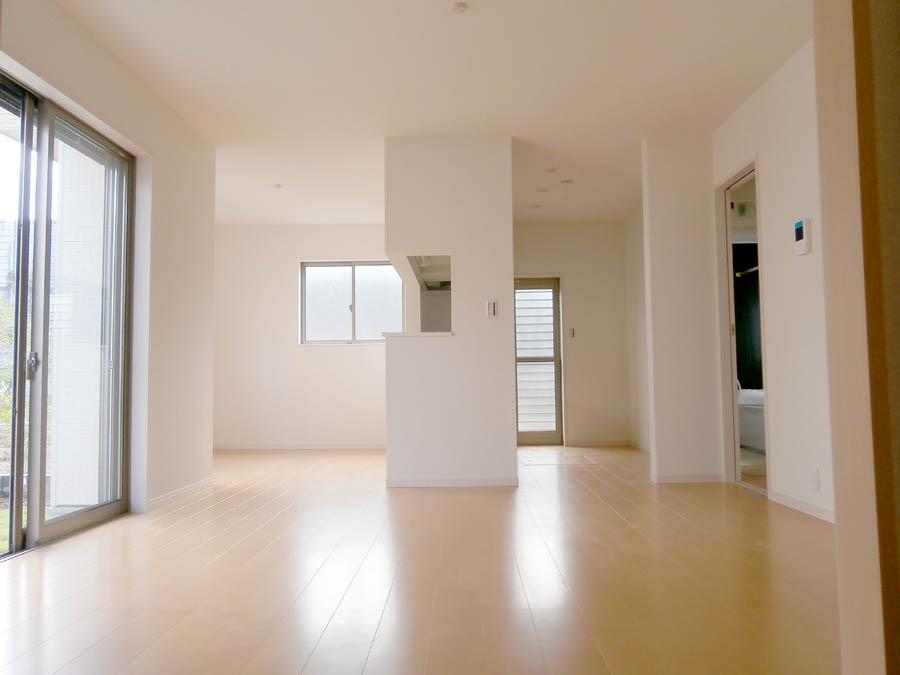 Living. Was building completed. Such as the actual image from per yang, We have to wait all the time so you can see directly.