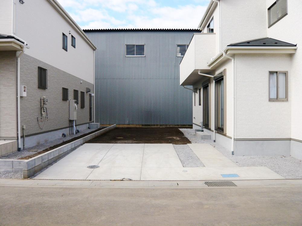 Parking lot. Local (12 May 2013) Shooting