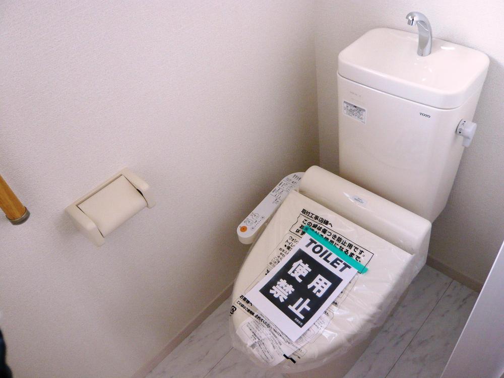 Toilet. Indoor (12 May 2013) Shooting