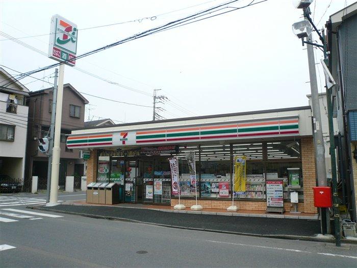 Convenience store. 300m to Seven-Eleven
