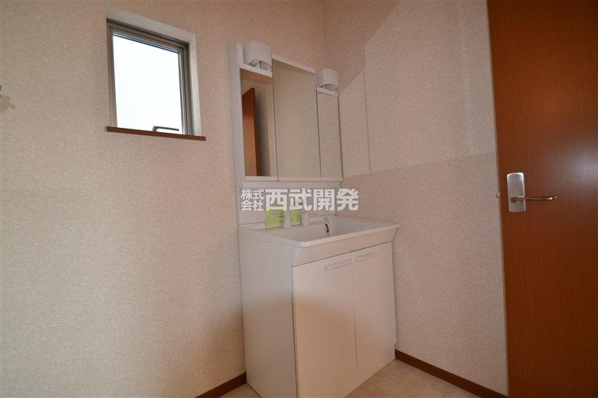 Wash basin, toilet. Indoor (11 May 2013) Shooting