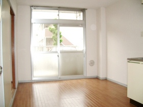 Living and room. It is a city gas