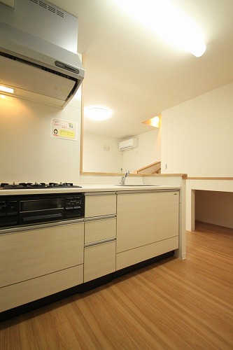 Kitchen. Same building ・ It is a photograph of another room.