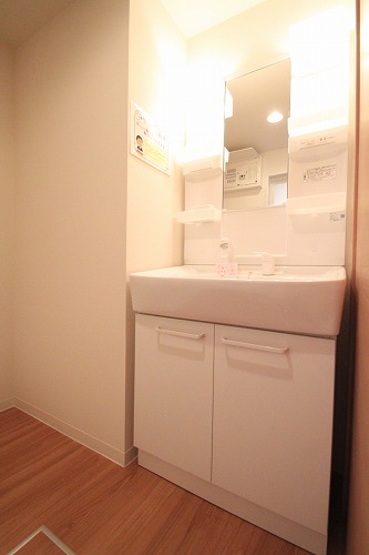 Washroom. Same building ・ It is a photograph of another room.