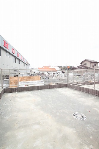 Garden. Same building ・ It is a photograph of another room.