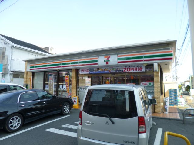 Convenience store. 370m to Seven-Eleven (convenience store)