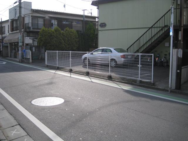 Local photos, including front road. Local (11 May 2013) Shooting