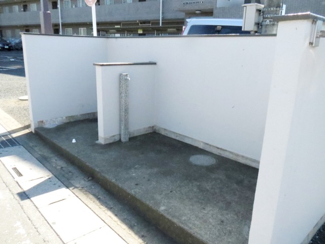 Other common areas. Residents dedicated garbage storage