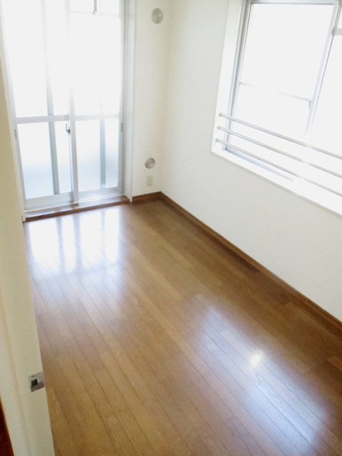 Other room space. Western-style 5.1 Pledge