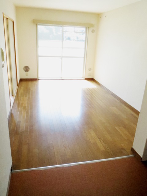 Living and room. LDK13.4 Pledge