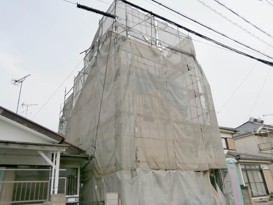 Local photos, including front road. We offer the same use the finished model house of this property. Please feel free to contact us. 