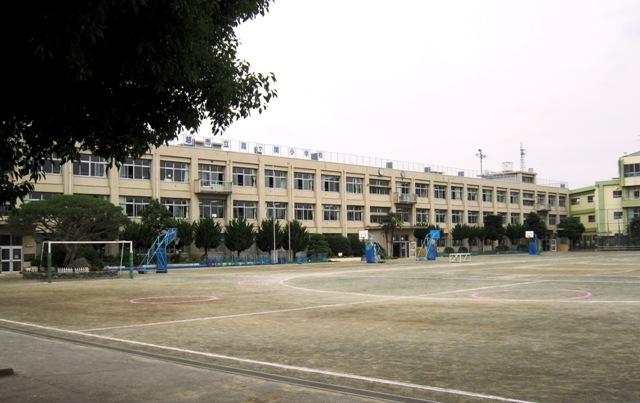 Primary school. Kasumigaseki 800m up to elementary school