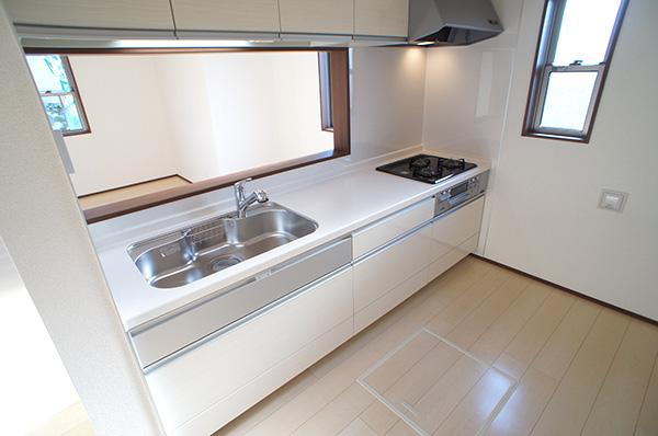 Kitchen. Face-to-face kitchen where you can enjoy a conversation with your family, even while cooking Indoor (11 May 2013) Shooting