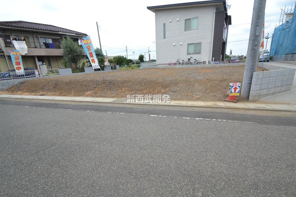 Local photos, including front road. Local (August 2013) Shooting