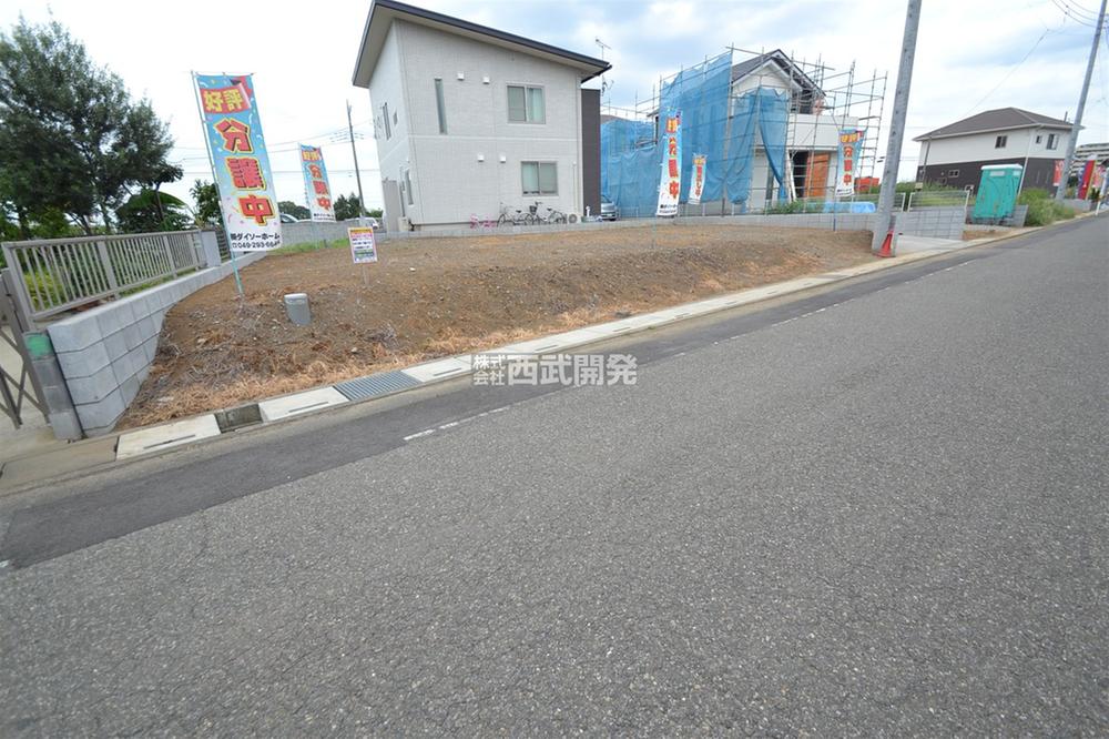 Local photos, including front road. Local (August 2013) Shooting