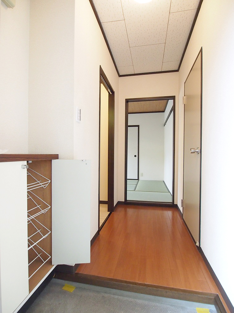 Entrance. The entrance hall is with a shoe box