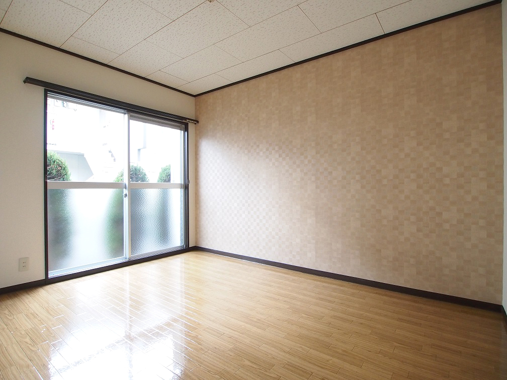 Other room space. this time, I paste the accent Cross