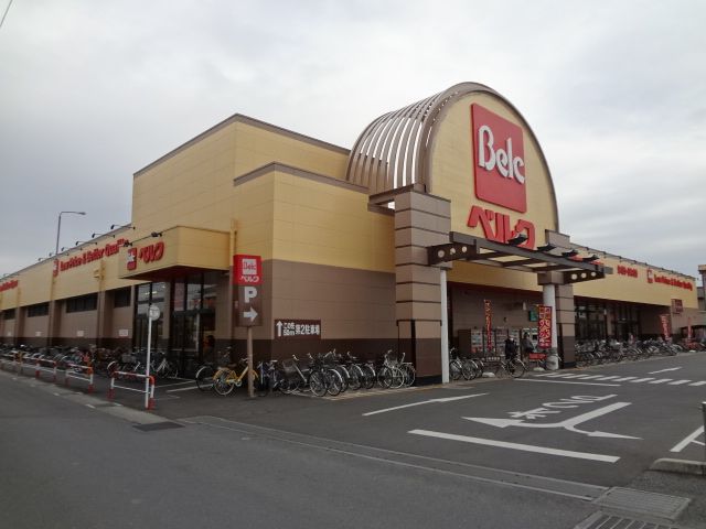 Shopping centre. 430m until Berg (shopping center)