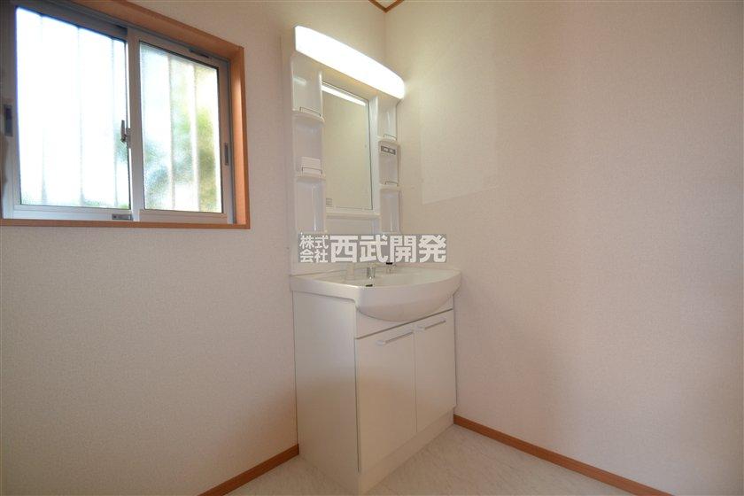 Wash basin, toilet. Indoor (10 May 2013) Shooting