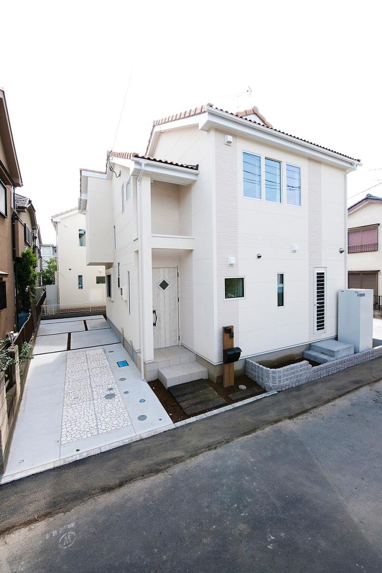 Local photos, including front road. Local (10 May 2013) Shooting