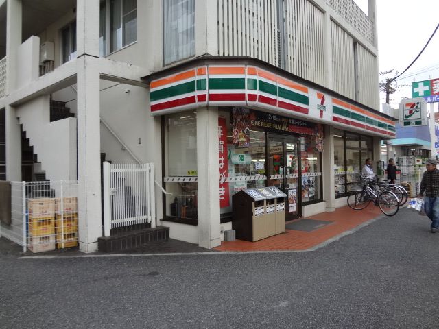Convenience store. 890m to Seven-Eleven (convenience store)