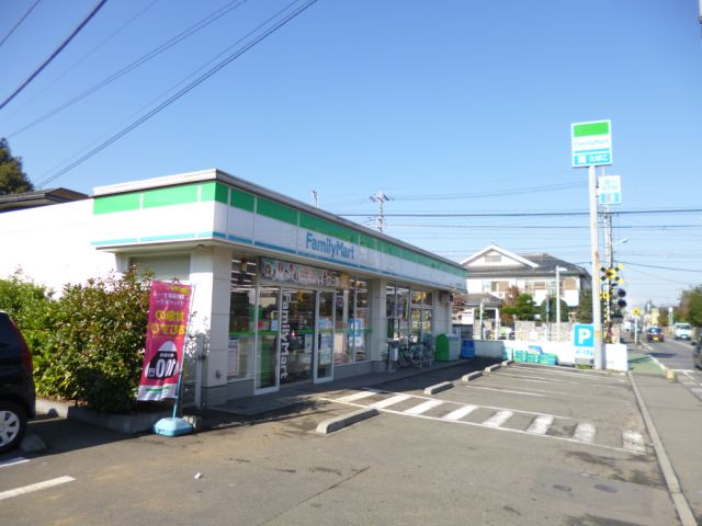 Convenience store. 830m to Family Mart (convenience store)