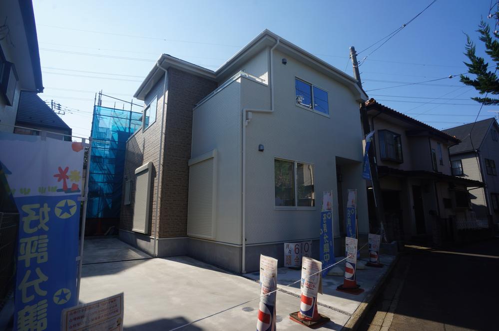 Local appearance photo. Local (11 May 2013) Shooting