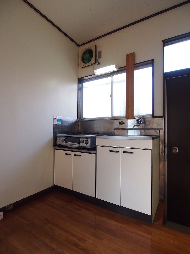 Kitchen. Gas stove can be installed in the kitchen