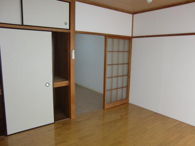 Living and room. Western-style (6 quires)