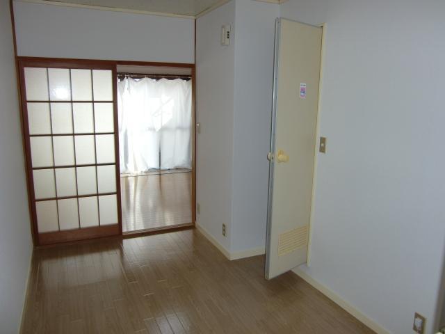 Living and room. DK (6 quires)