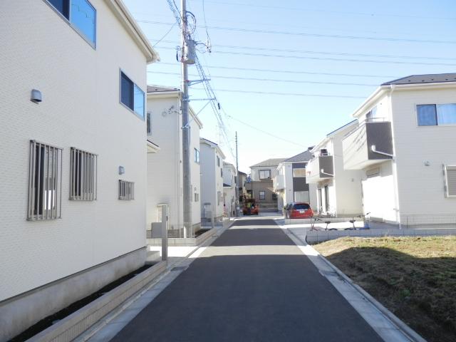 Local photos, including front road. Appearance (12 May 2013) Shooting