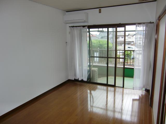 Living and room. Western-style rooms (air-conditioned)