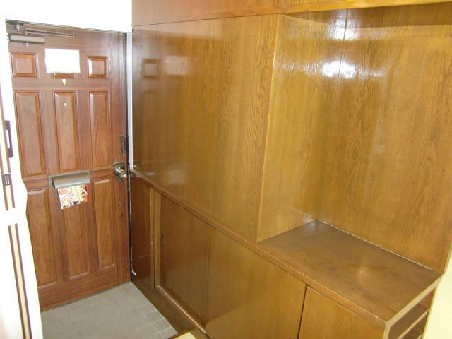 Entrance. Entrance ・ Shoebox