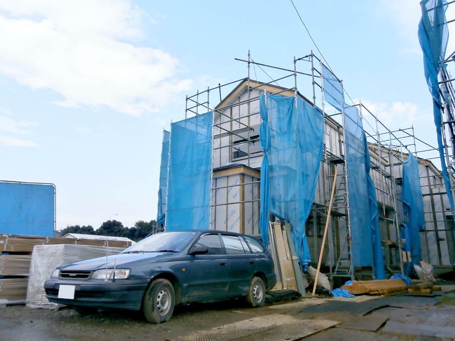 Local photos, including front road. We offer the same use the finished model house of this property. Please feel free to contact us.