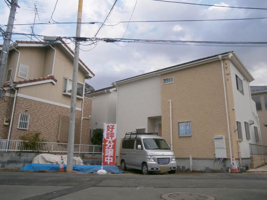 Local photos, including front road. We offer the same use the finished model house of this property. Please feel free to contact us.