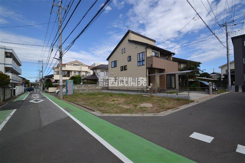 Local photos, including front road. Local (10 May 2013) Shooting