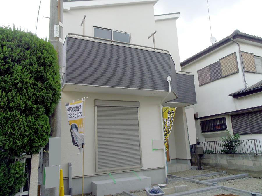 Local photos, including front road. Was building completed. Such as the actual image from per yang, We have to wait all the time so you can see directly.