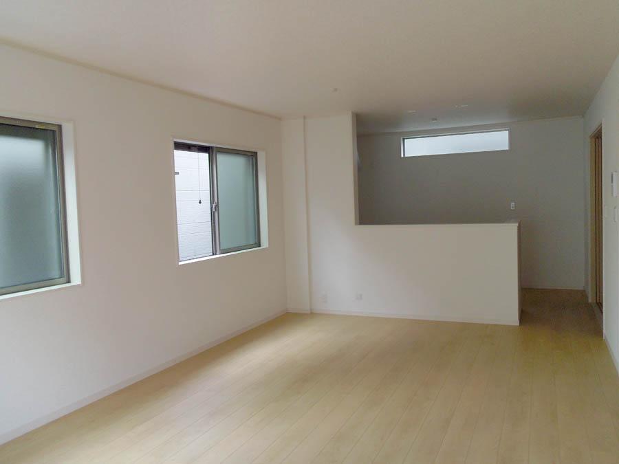 Living. Was building completed. Such as the actual image from per yang, We have to wait all the time so you can see directly.