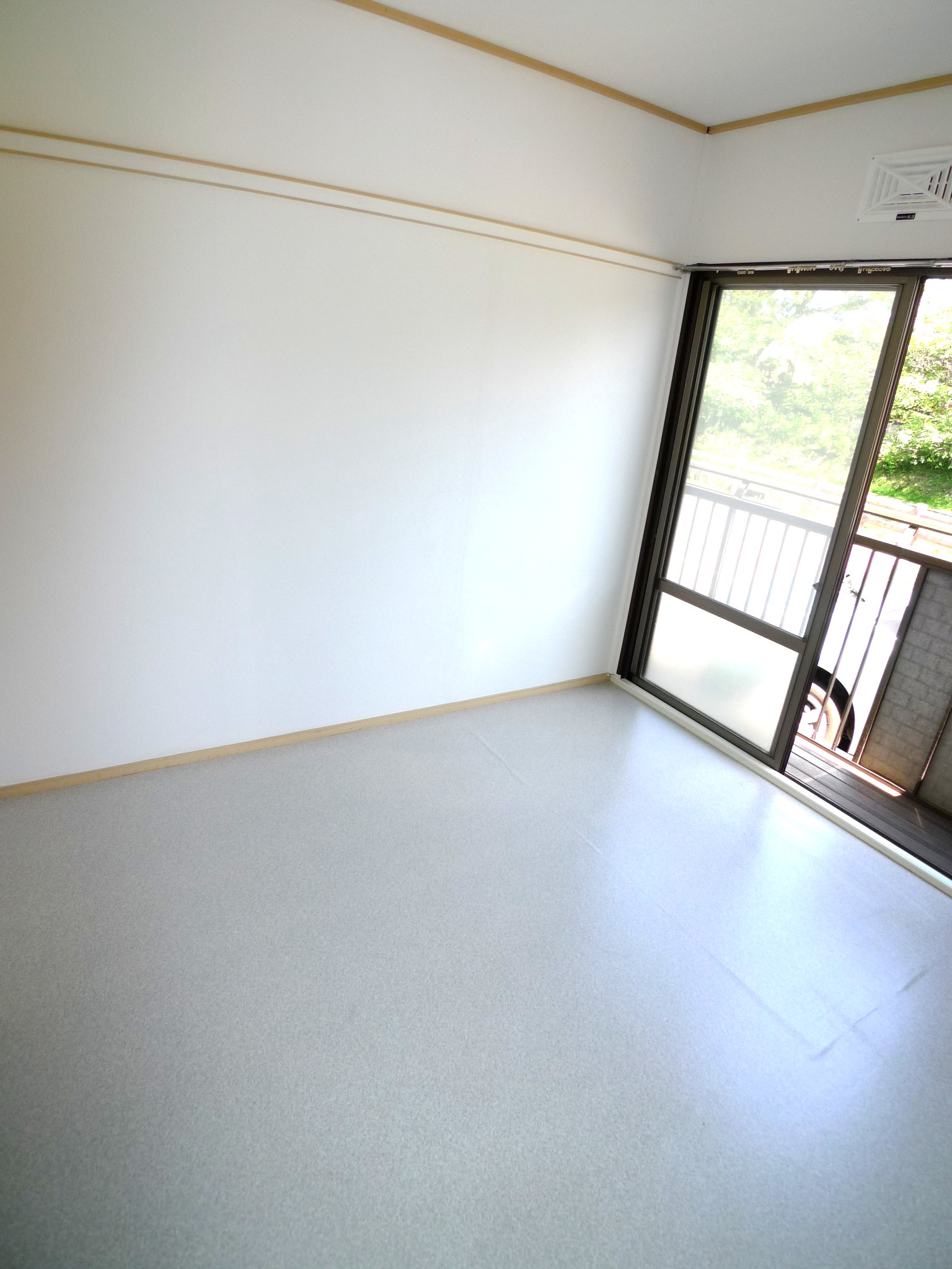 Living and room. Eye is before Ogawa