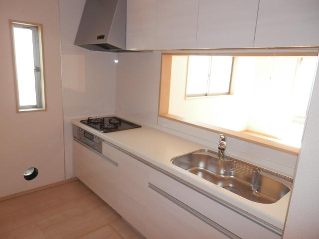 Kitchen. Building face-to-face kitchen 7 directing us to the space of relaxation site (December 2013) Shooting