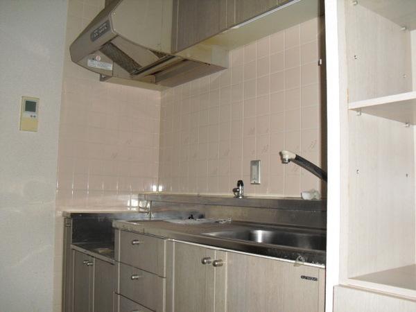 Kitchen. Clear of the kitchen