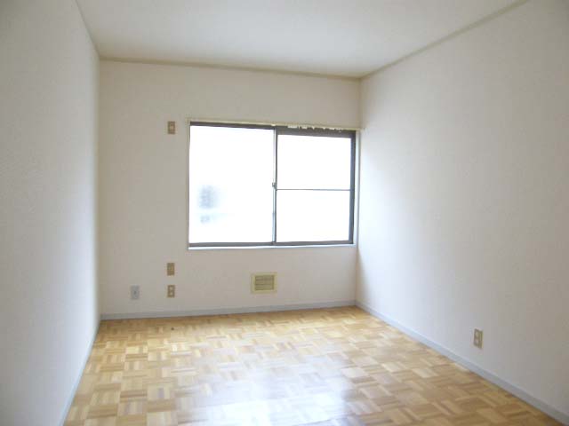 Living and room. Western-style 6 Pledge