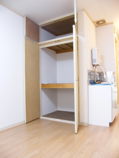 Receipt. Western style room There closet