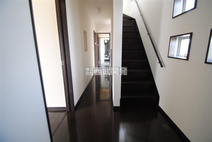 Entrance. Indoor (September 2013) Shooting